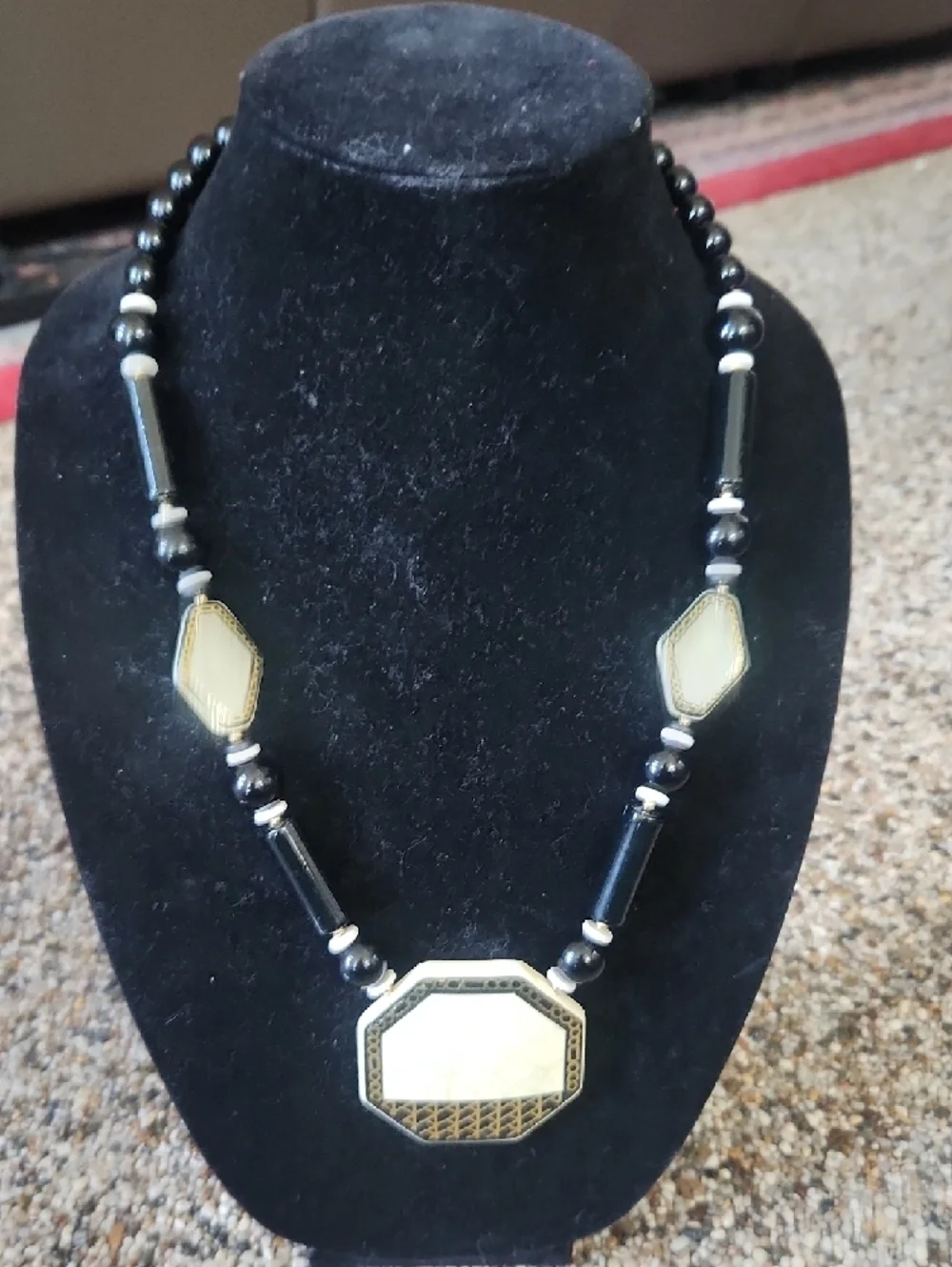 Vintage Jewels By Stanlee Necklace‎ And Earrings